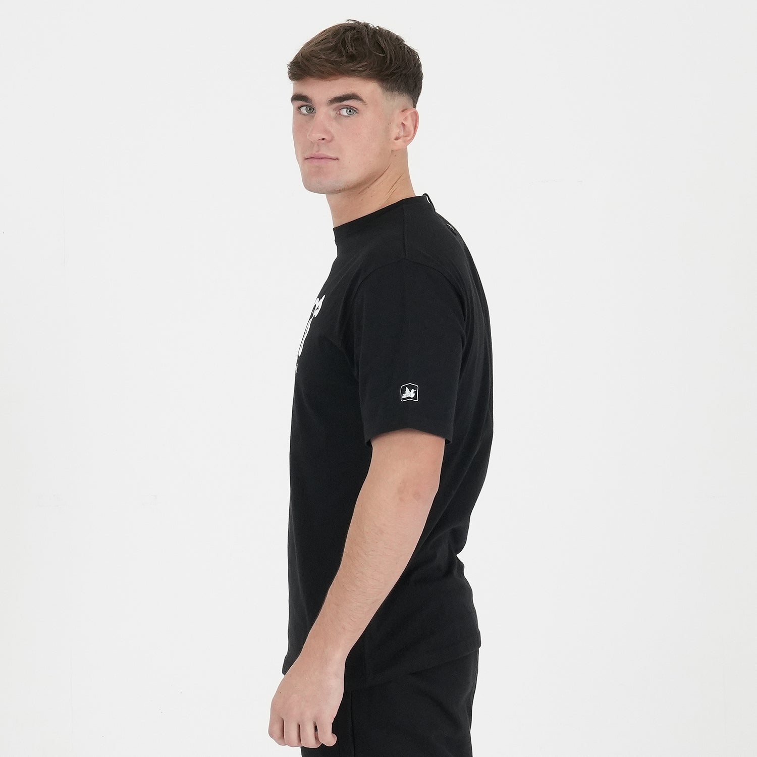 Outline T-Shirt Black - Peaceful Hooligan