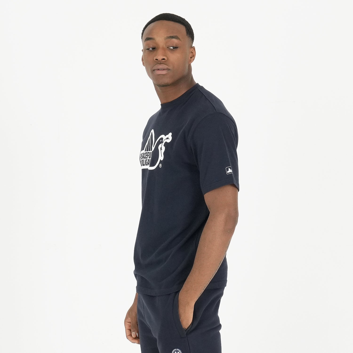 Outline T-Shirt Navy - Peaceful Hooligan