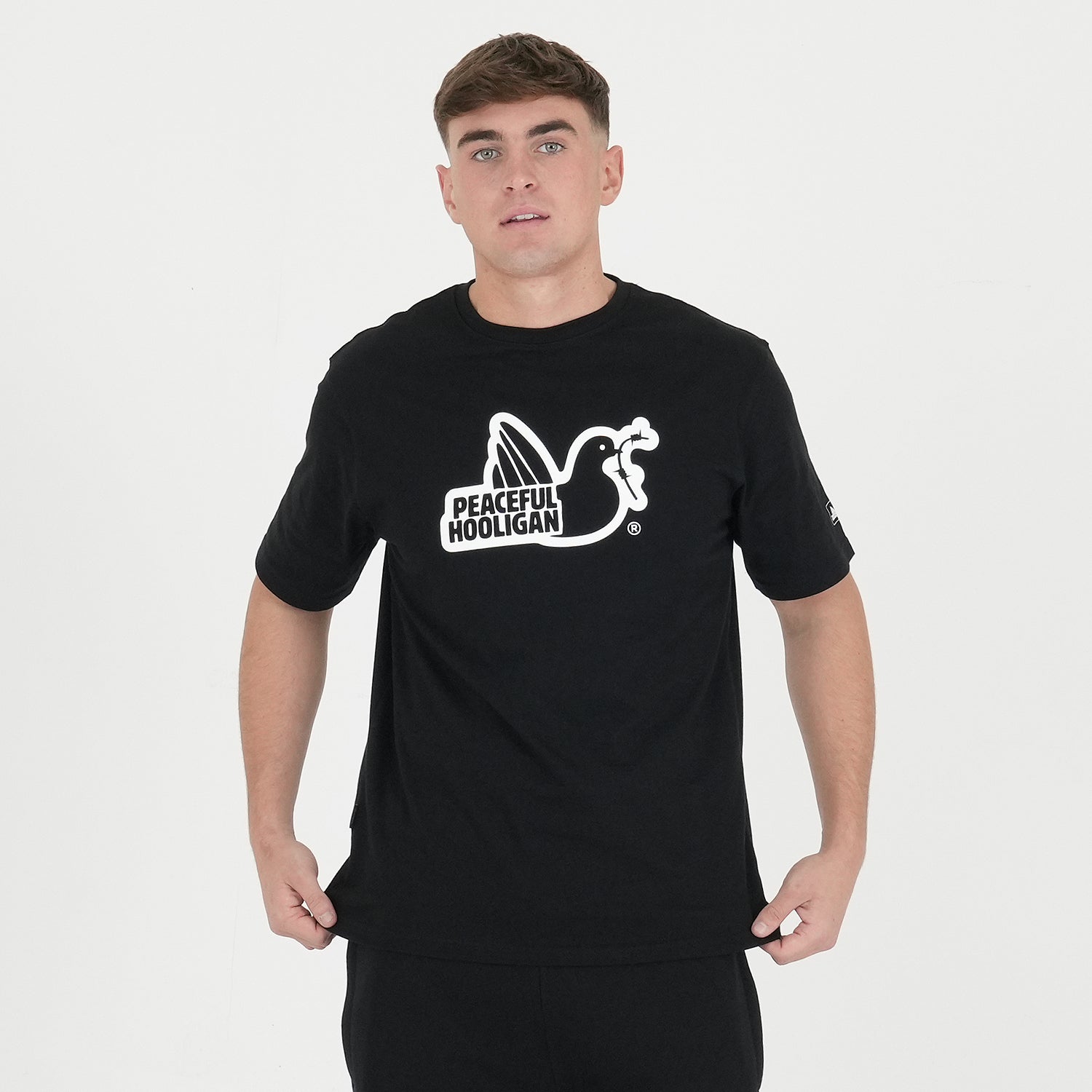 Outline T-Shirt Black - Peaceful Hooligan 