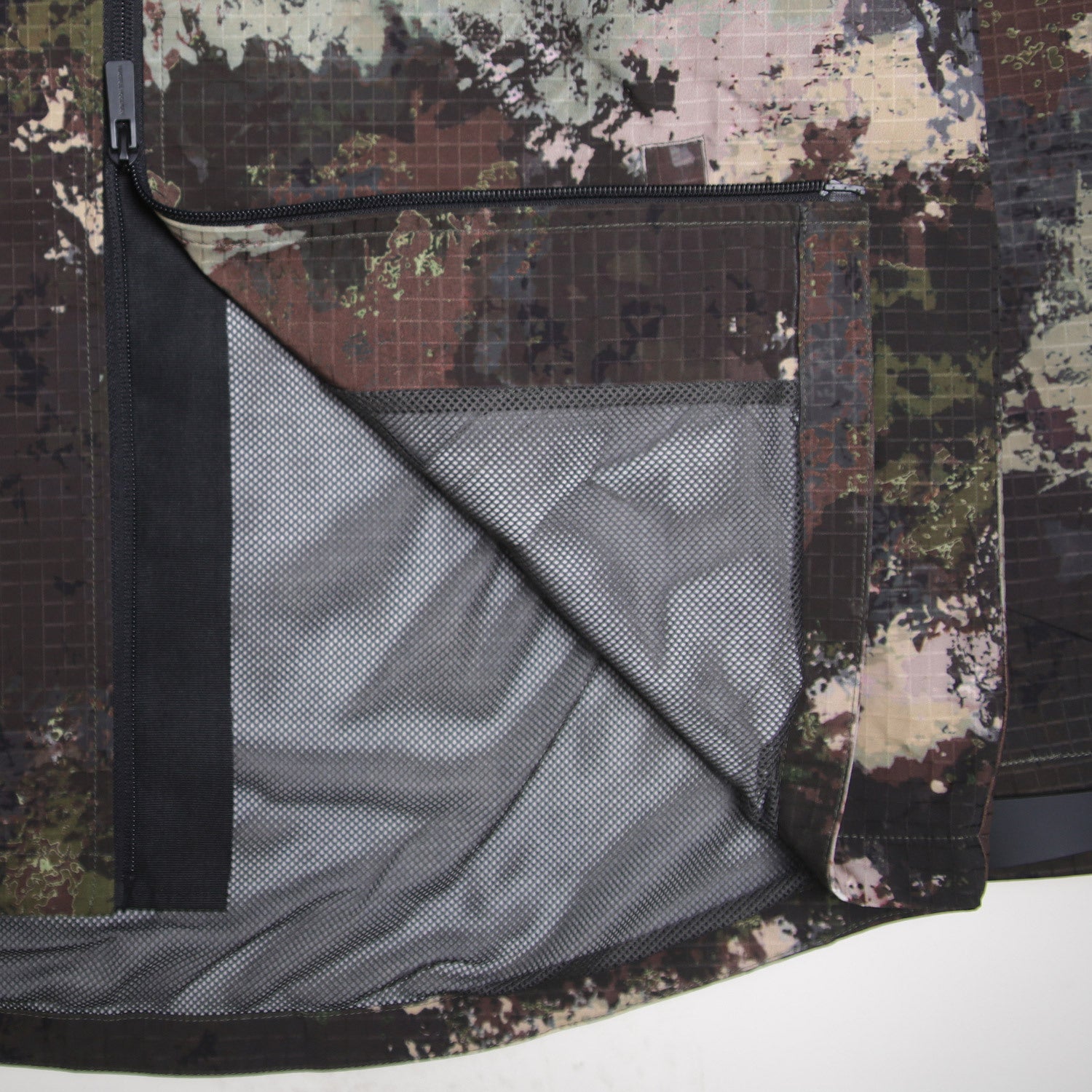 Sling Jacket Woodland Camo - Peaceful Hooligan 